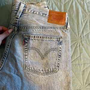 Women’s Levi Jeans
